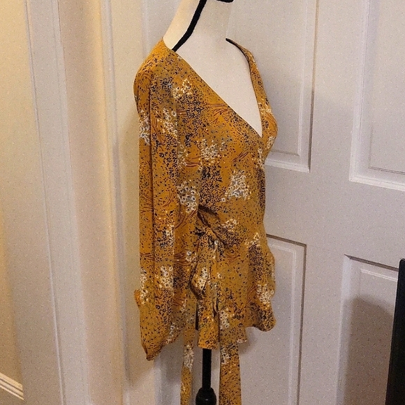 Pretty Pre-owned Loft Longsleeve Wrap Blouse with Tie Like New Small - Picture 3 of 6
